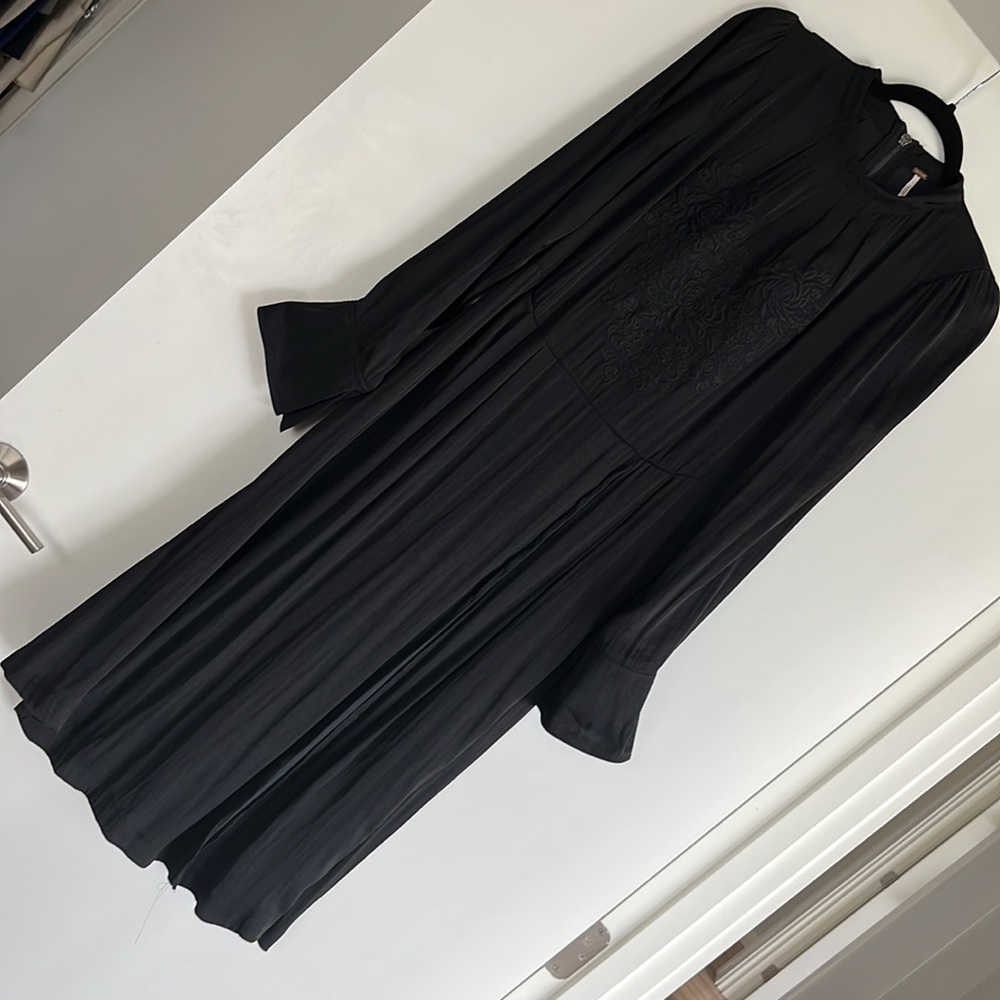 Black Free People back zipper long sleeve dress bought in London, UK 🇬🇧
